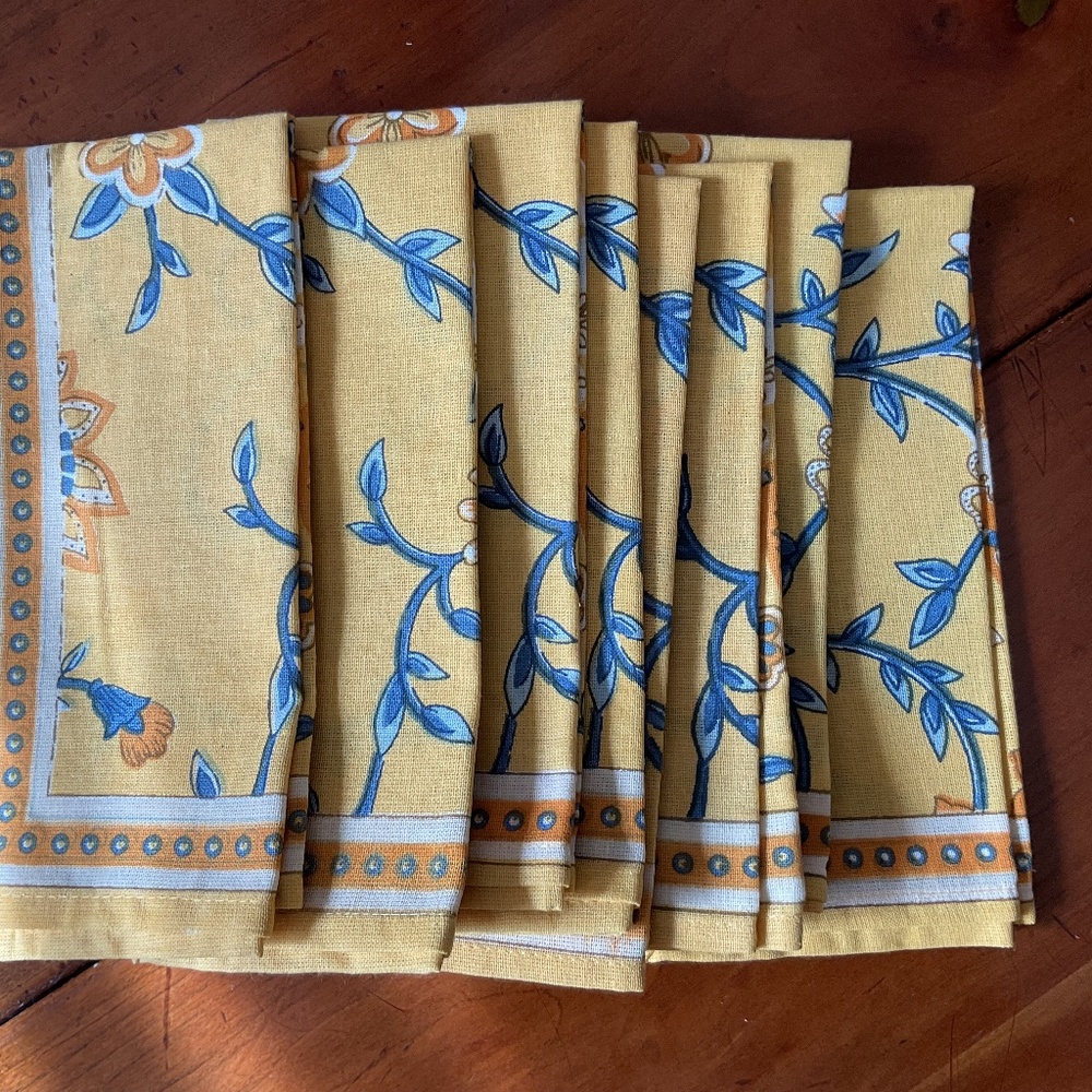8- French country style dinner napkins. Sold as a set of 8